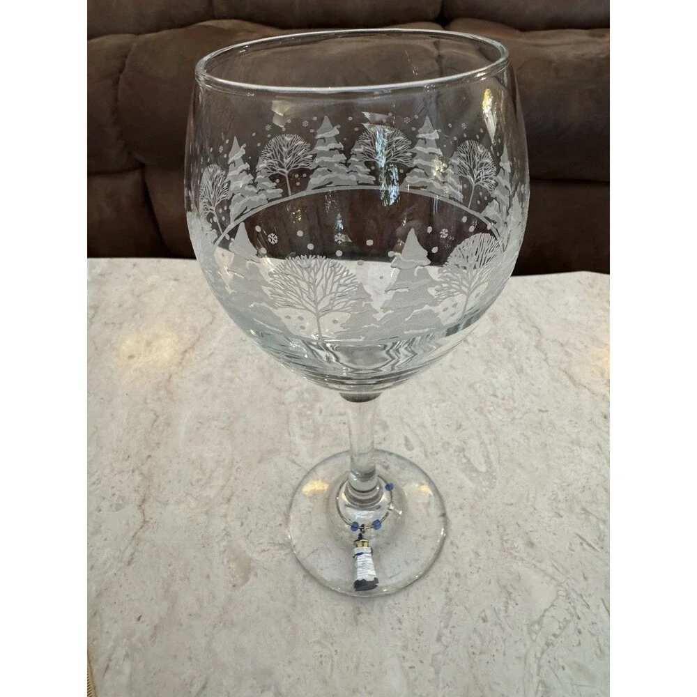 Arbys Etched Libbey Christmas Tree Lot of 4 Wine Glasses 8oz Vintage No Gold Rim